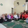 PMI Kota Tangsel Kembali Bagikan Beras dan Air Bersih untuk Warga Terdampak TPA Cipeucang