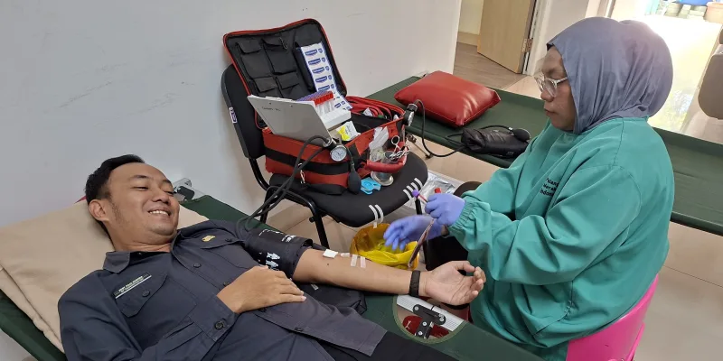 Peringati HUT ke-18 Bawaslu RI dengan Donor Darah