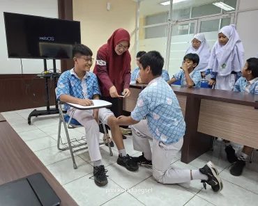 Edukasi Nilai Kemanusiaan Sejak Dini, Puluhan Siswa MIN 3 Tangsel Kunjungi PMI Kota Tangsel