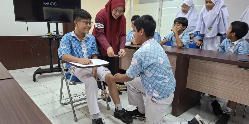 Edukasi Nilai Kemanusiaan Sejak Dini, Puluhan Siswa MIN 3 Tangsel Kunjungi PMI Kota Tangsel