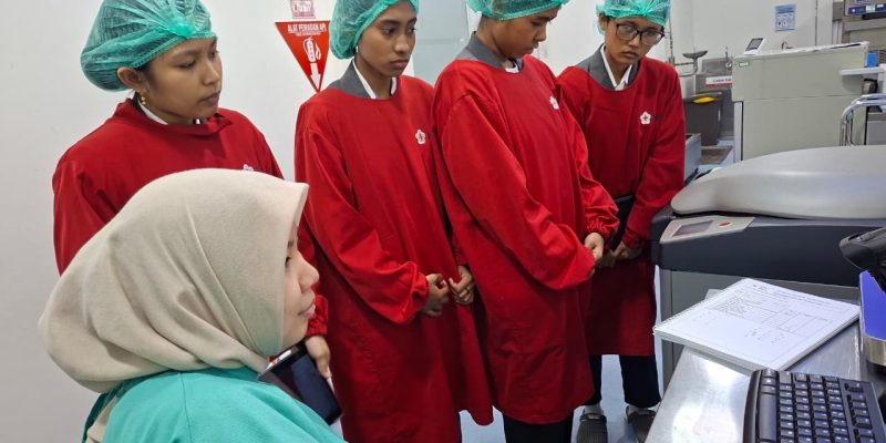 Kunjungi PMI Kota Tangsel, Mahasiswa UPH Pelajari Proses Pelayanan Darah